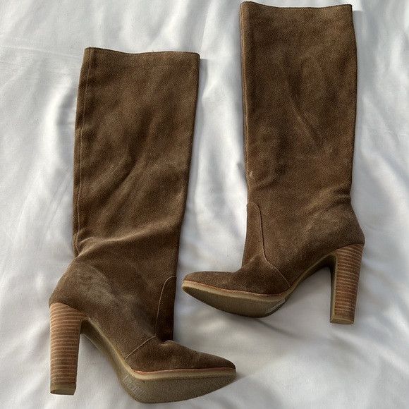 Dolce Vita Tan Suede Pull On Knee High Tall Heeled Boots - Picture 2 of 11